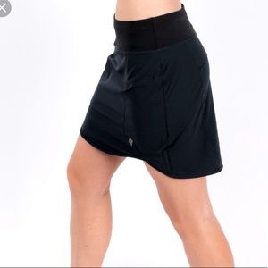 Oiselle long Roga skirt.